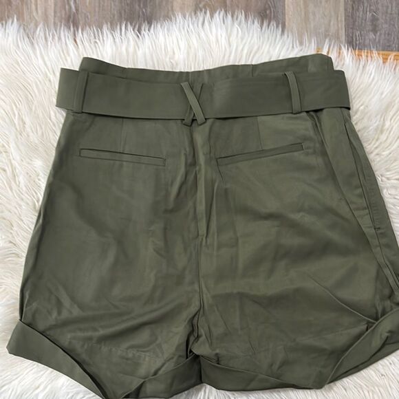 ELIZABETH AND JAMES Olive Green Women's Belted Shorts Size 6/28 - Picture 3 of 11